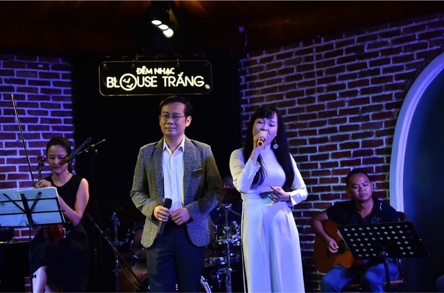 Blouse Trắng - nhóm nhạc 7 năm của y bác sĩ Sài Gòn: mang tiếng hát đổi thành bữa ăn, tấm thẻ BHYT cho bệnh nhân nghèo - Ảnh 1.