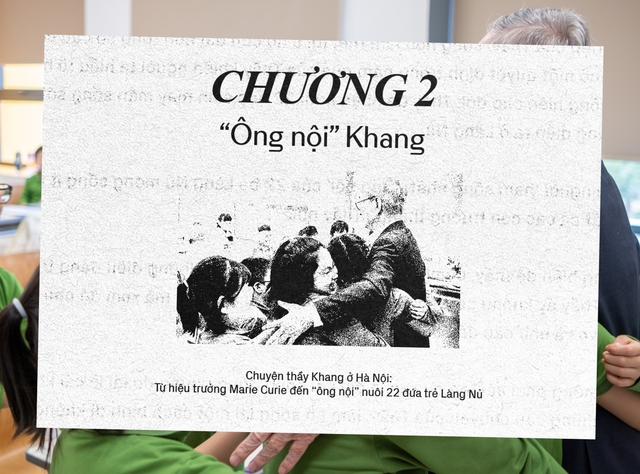 Chuyện thầy Khang ở Hà Nội: Từ hiệu trưởng Marie Curie đến “ông nội” nuôi 22 đứa trẻ Làng Nủ - Ảnh 1.