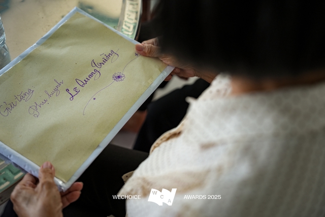 Cô giáo Phấn - Người gom giữ kỷ vật cho những đứa trẻ không còn ở lại với thế gian - Ảnh 1.