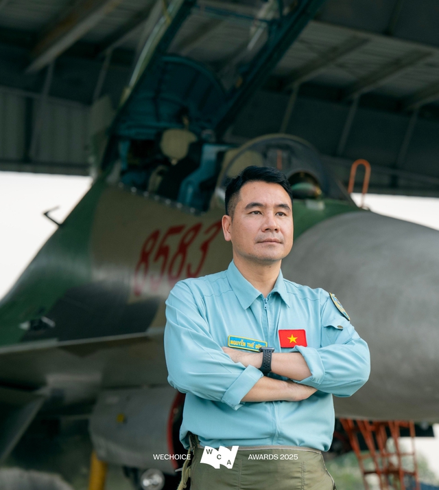 Đại tá – Phi công cấp 1 Nguyễn Thế Dũng: bay trên bầu trời bình yên chào mừng Đại lễ Quốc gia - Ảnh 1.