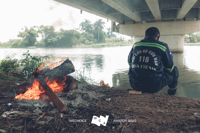 Những buổi livestream không lời giữa dòng nước dữ: chỉ còn tiếng sóng và lời hứa với người ở lại - Ảnh 1.