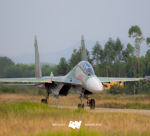 Đại tá – Phi công cấp 1 Nguyễn Thế Dũng: bay trên bầu trời bình yên chào mừng Đại lễ Quốc gia - Ảnh 1.