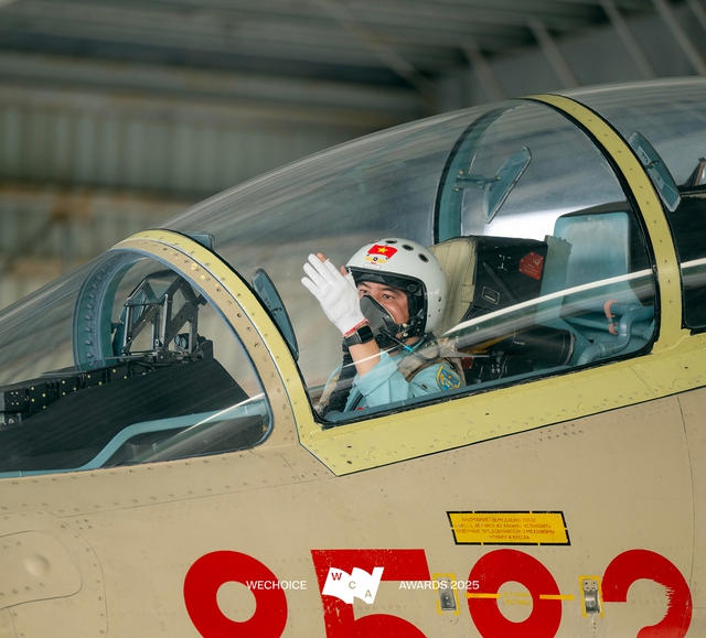 Đại tá – Phi công cấp 1 Nguyễn Thế Dũng: bay trên bầu trời bình yên chào mừng Đại lễ Quốc gia - Ảnh 2.