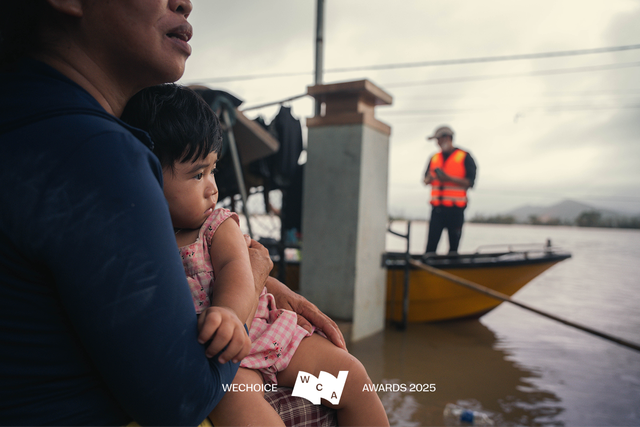 Những buổi livestream không lời giữa dòng nước dữ: chỉ còn tiếng sóng và lời hứa với người ở lại - Ảnh 3.