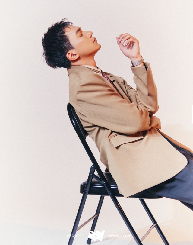 Mưa Đỏ giống như một chiến dịch - nơi mỗi cảnh quay là một nhiệm vụ, mỗi quyết định đều mang ý nghĩa như “là một nén tâm nhang để tri ân các anh hùng liệt sĩ” - Ảnh 2.